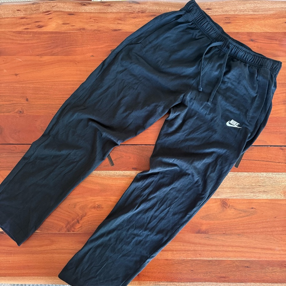 🦊 Nike Men's Black knit Jogger Pants